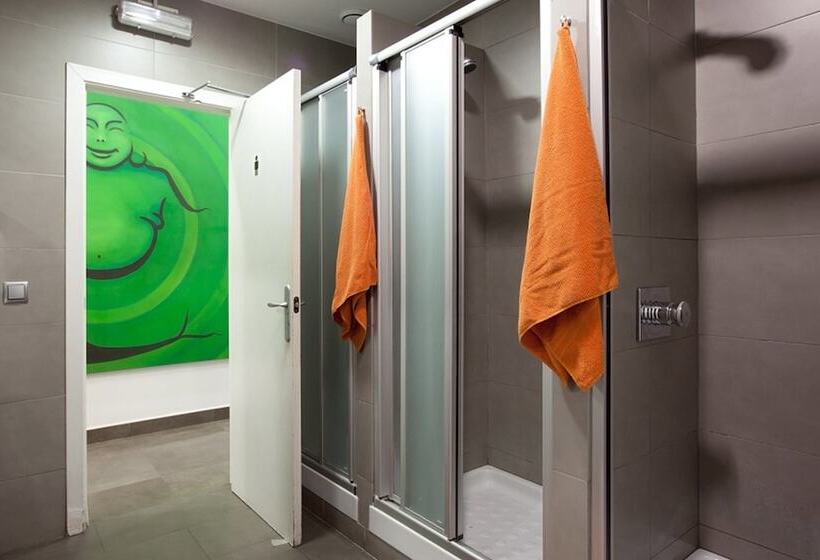 Кровать в Общей Комнате, Hip Karma Hostel