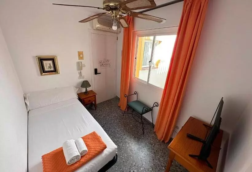 اتاق استاندارد یک نفره, Hostal San Felipe