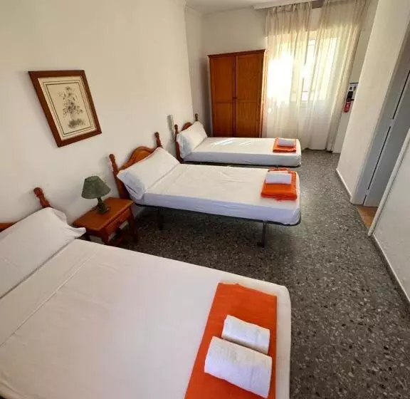 اتاق استاندارد سه نفره, Hostal San Felipe