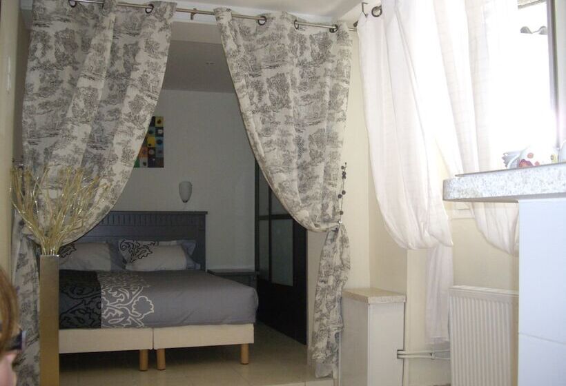 اتاق استاندارد سه نفره, Hôtel De L Europe