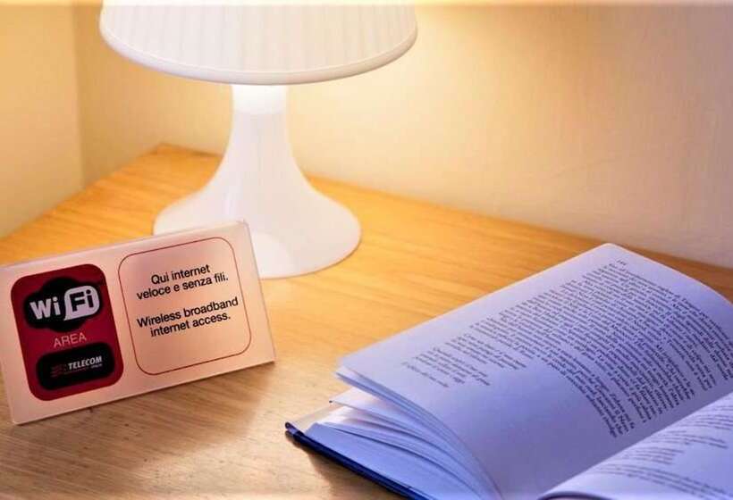 اتاق استاندارد یک تخته با سرویس بهداشتی مشترک, Hermes