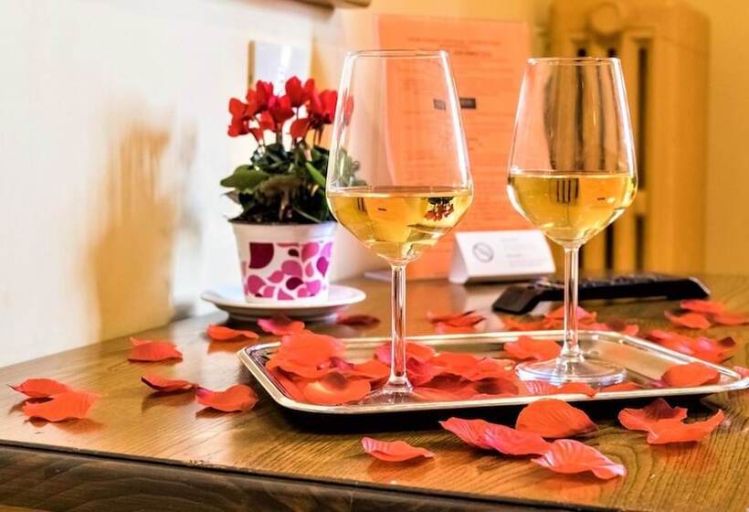 اتاق استاندارد با سرویس بهداشتی مشترک, Hermes