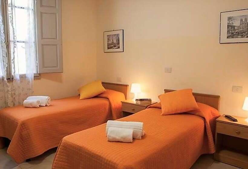 اتاق استاندارد چهارنفره با سرویس بهداشتی مشترک, Hermes