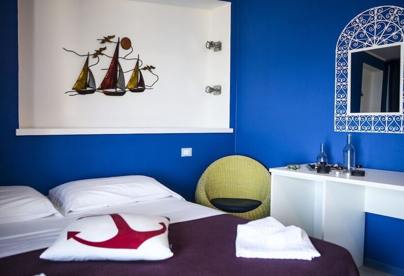 غرفة قياسية مطلّة علي البحر, La Favorita