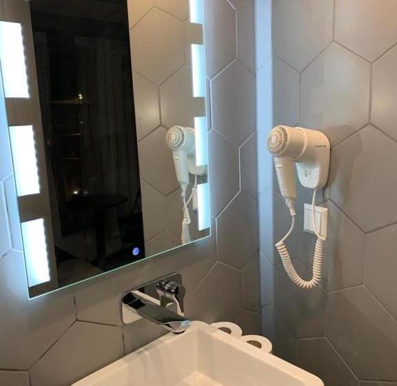 غرفة قياسية ثلاثية, Restaurant Old Bridge