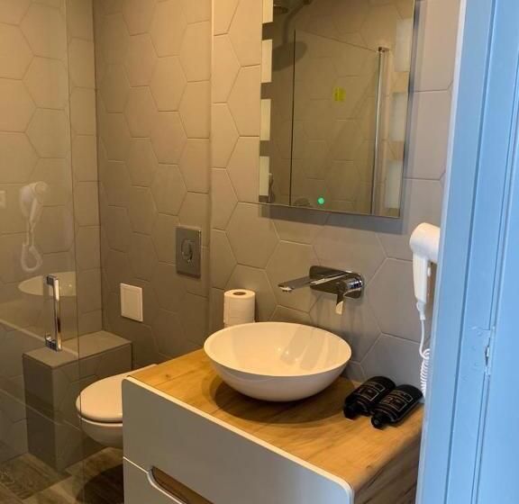 غرفة قياسية ثلاثية, Restaurant Old Bridge