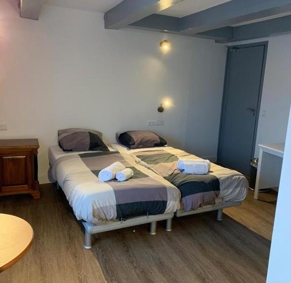 غرفة قياسية ثلاثية, Restaurant Old Bridge