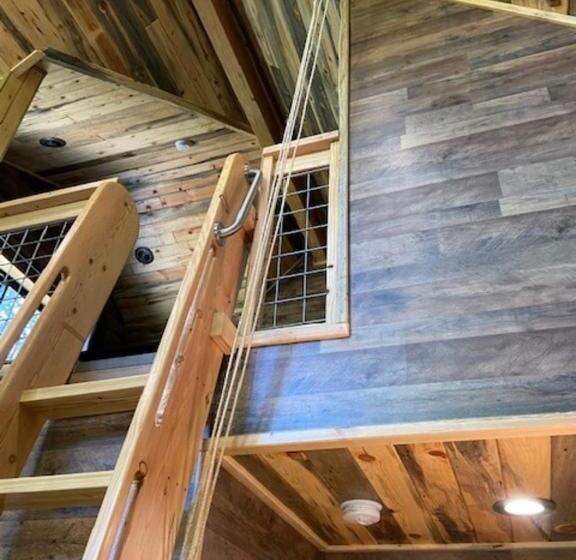 ２ベッドルームハウス, Ridgewalk Treehouse