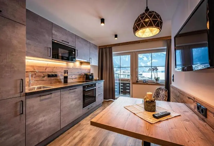 Huoneisto 1 Makuuhuone Puutarhanäkymä, Gästehaus Wiesengrund & Apart Sporer