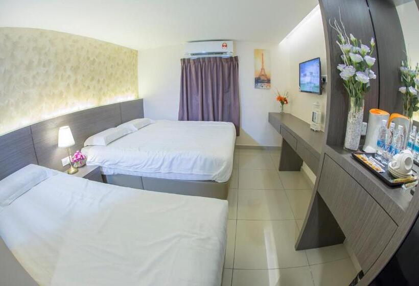 חדר סטנדרט לשלושה עם חדר אמבטיה משוף, Sin Jo