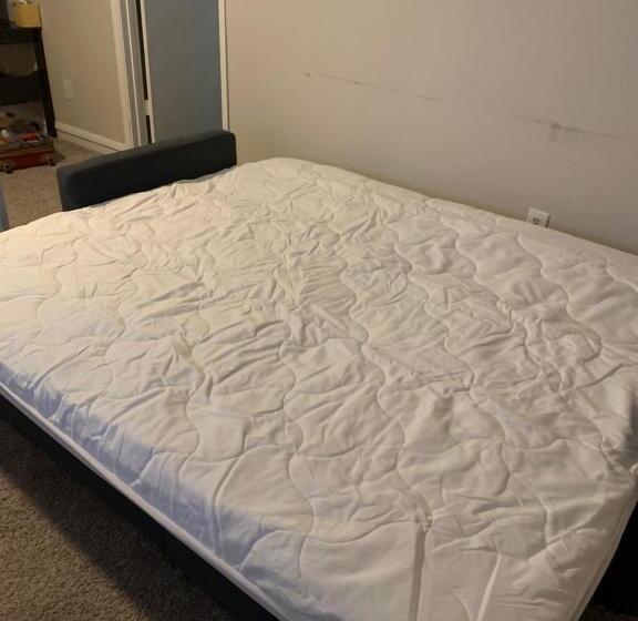 اتاق لوکس, Cozy   Home Away From Home With Free Parking