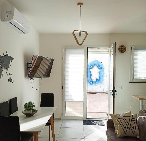 דירת חדר עם טרסה, Kolossoi Guest House