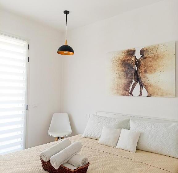 اتاق لوکس با بالکن, Kolossoi Guest House