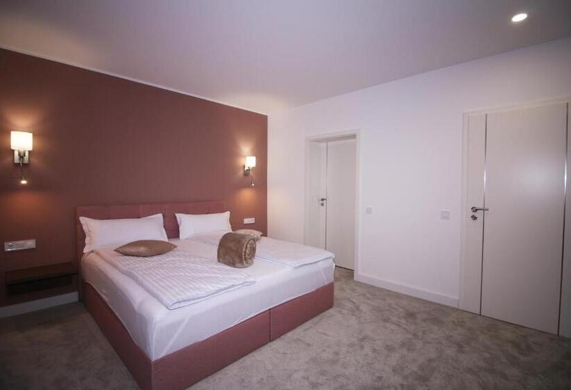 스탠다드 룸, The Butterfly