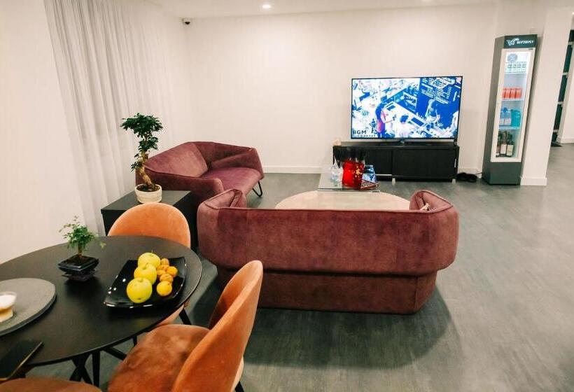 스탠다드 룸, The Butterfly