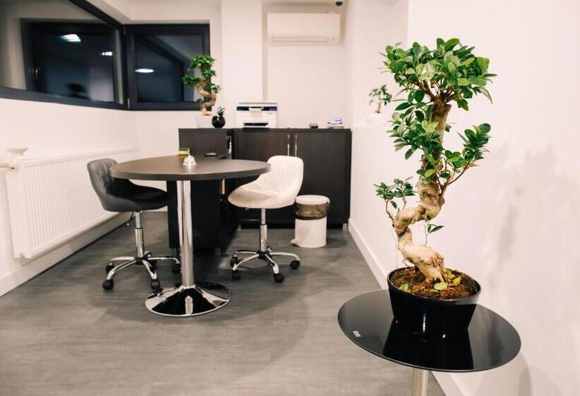 스탠다드 룸, The Butterfly