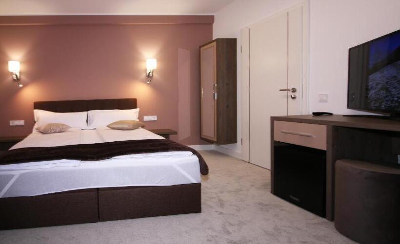 스탠다드 룸, The Butterfly