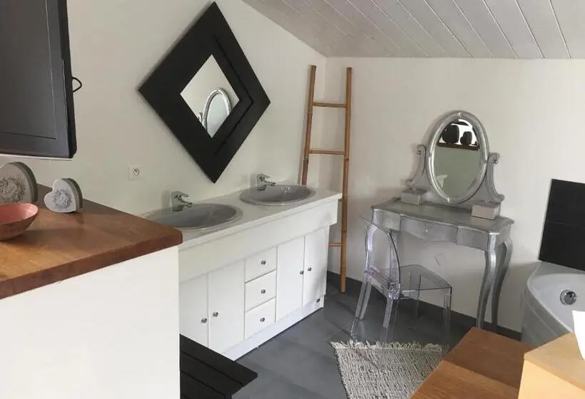 スタンダードルーム, Chambre D Hôtes Les Trois Châteaux