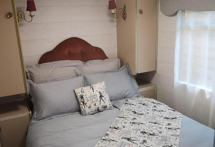 اتاق استاندارد, Interlude