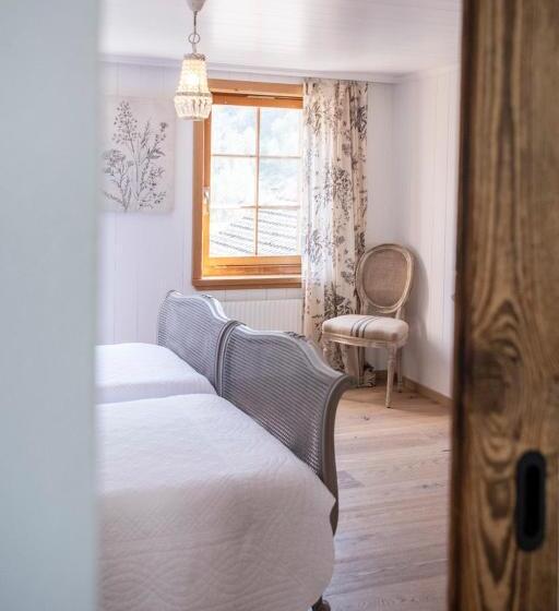 Номер Deluxe, Casa Pasch   Boutique Bed And Breakfast In Cumpadials
