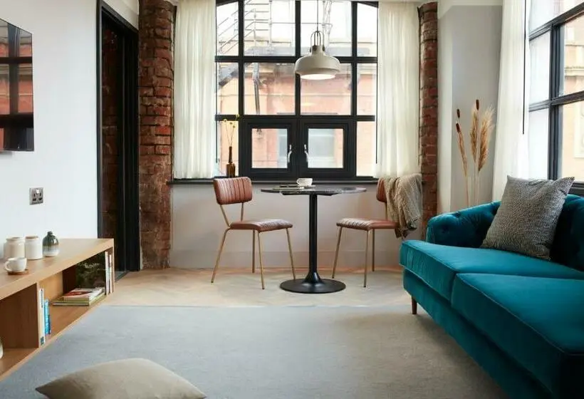 سوئیت با تخت بزرگ, Leven Manchester