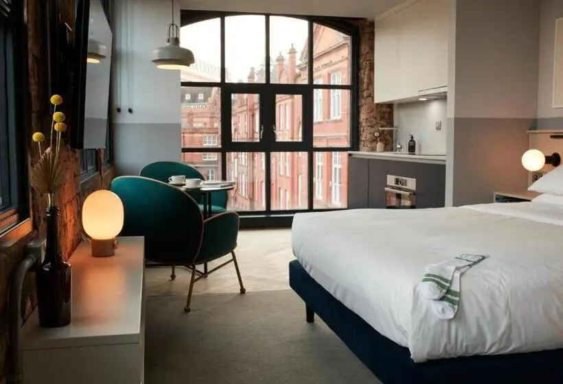 اتاق استاندارد با تخت بزرگ, Leven Manchester