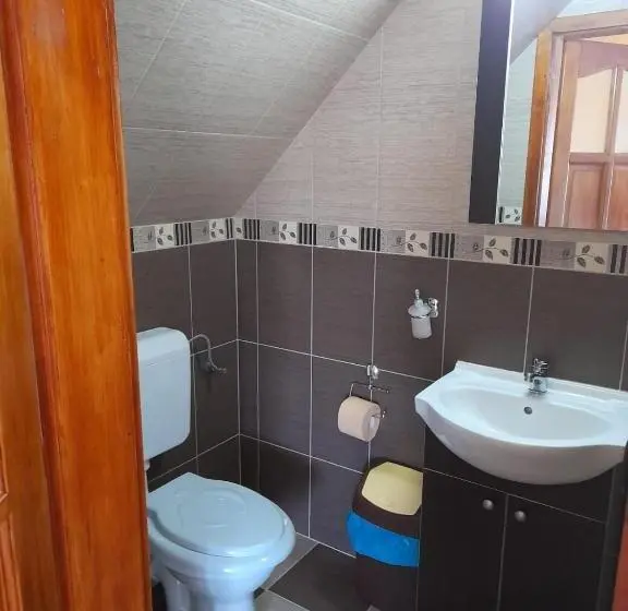 Pokój Trzyosobowy Standard z Balkonem, Casa Emy