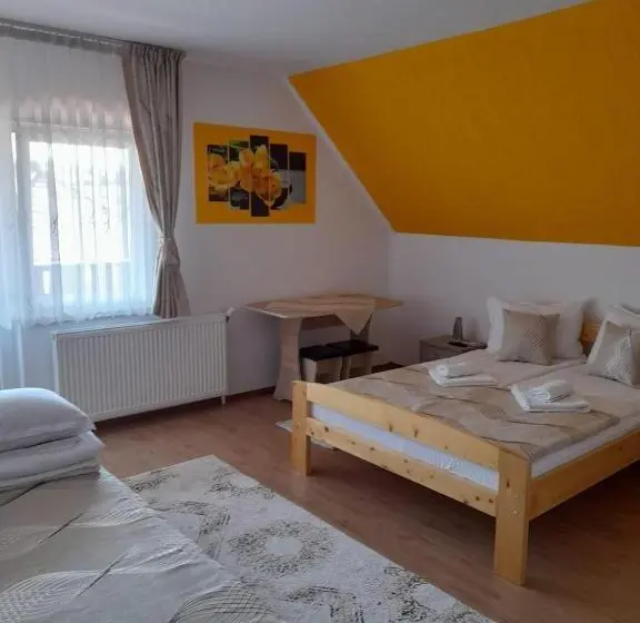 Pokój Trzyosobowy Standard z Balkonem, Casa Emy
