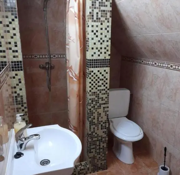 Pokój Standard Trzyosobowy, Casa Emy