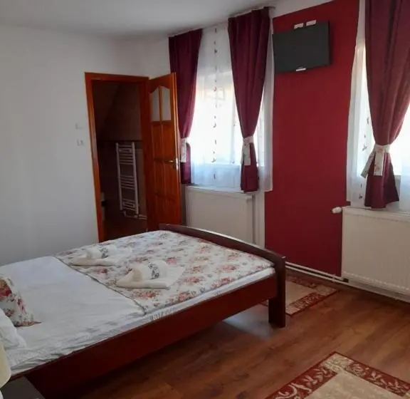 Pokój Standard Trzyosobowy, Casa Emy