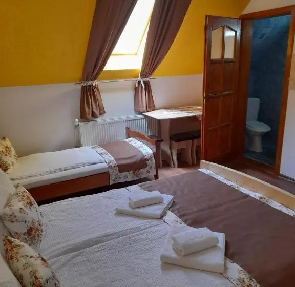 Pokój Standard Trzyosobowy, Casa Emy