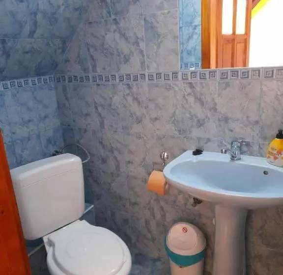 Pokój Standard Trzyosobowy, Casa Emy
