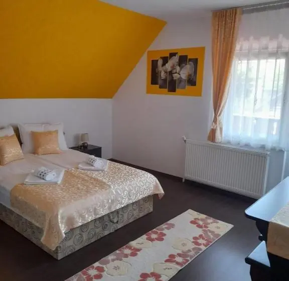 Pokój Trzyosobowy Standard z Balkonem, Casa Emy