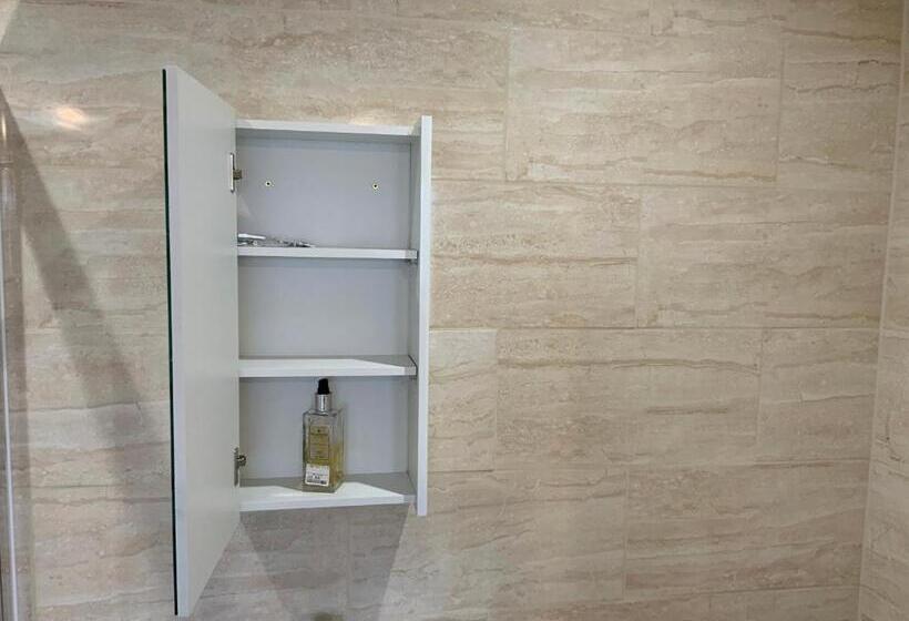 Standard Værelse, Cuterooms