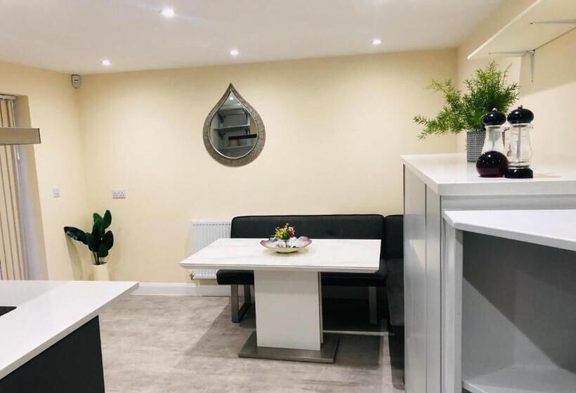 Standard Værelse, Cuterooms