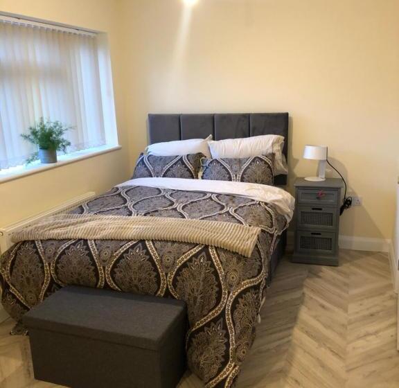 Deluxe Værelse, Cuterooms