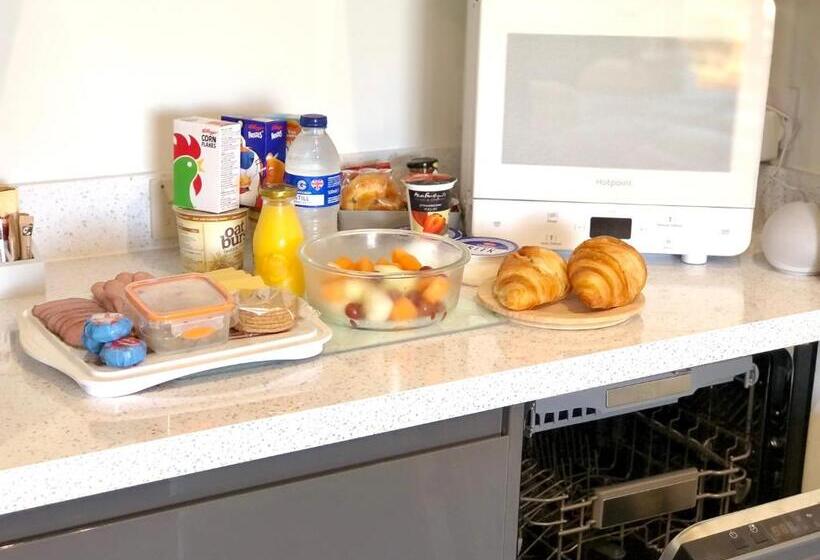 חדר דחוקס עם מיטת קינג, Room On The River