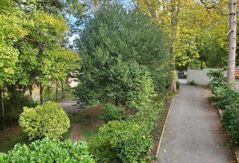 Люкс Повышенной Комфортности, Logis Vélès