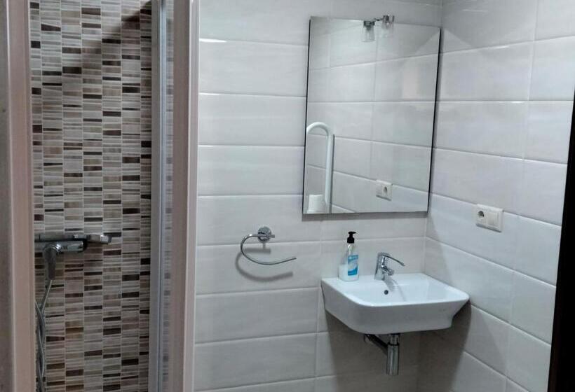 غرفة قياسية, A Casa De Lolita