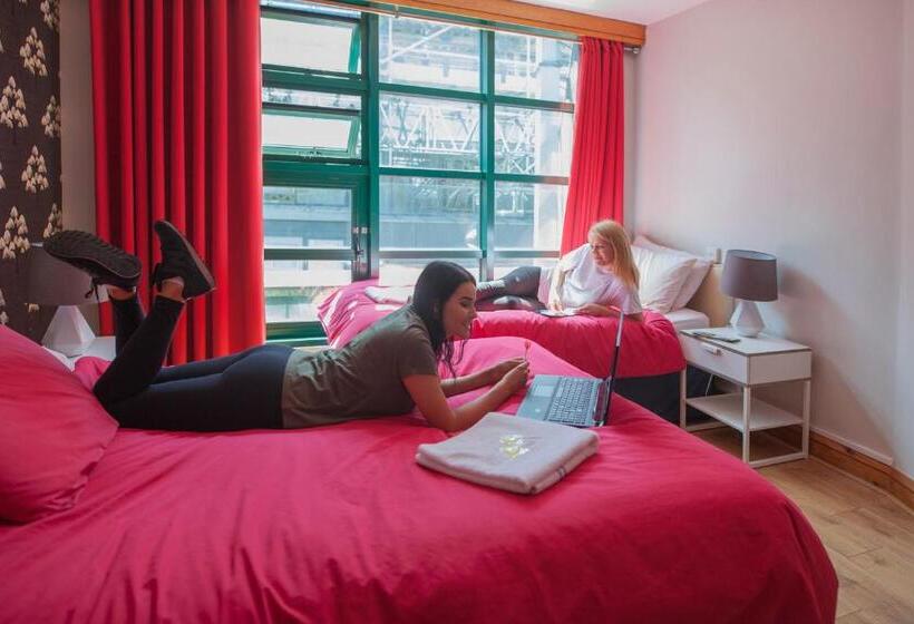 اتاق استاندارد, Abigail S Hostel