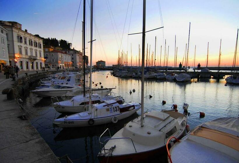 带共用浴室的标准房间, Alibi B11