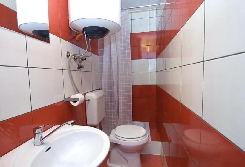 带共用浴室的标准房间, Alibi B11