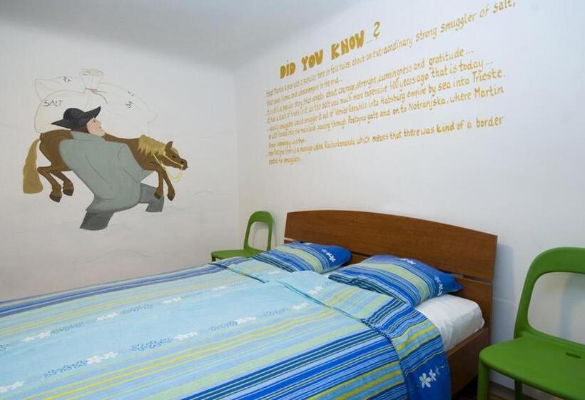 带共用浴室的标准房间, Alibi B11