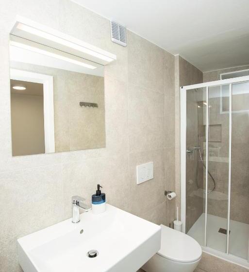 带共用浴室的标准房间, Alibi B11