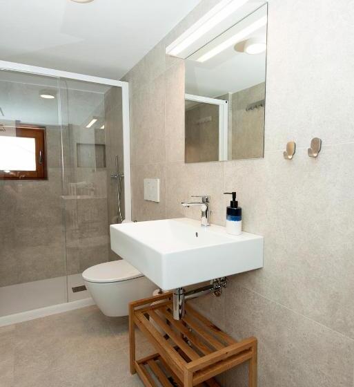 带共用浴室的标准房间, Alibi B11