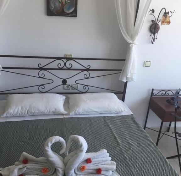 Triple Room Sea View, Anastasia Studios, Apartments & Suites