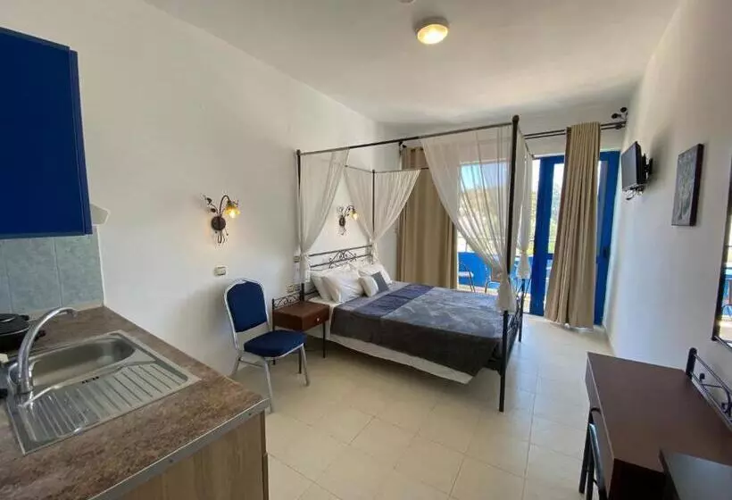 اتاق استاندارد سه تخته با چشم‌انداز باغ, Anastasia Studios, Apartments & Suites