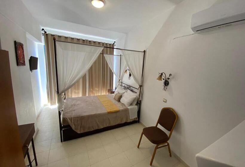 اتاق استاندارد سه تخته با چشم‌انداز باغ, Anastasia Studios, Apartments & Suites