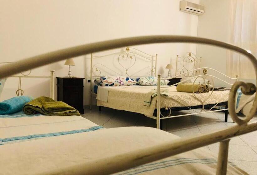 غرفة قياسية رباعية حمام مشترك, West Coast