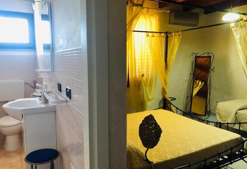 غرفة قياسية ثلاثية, West Coast